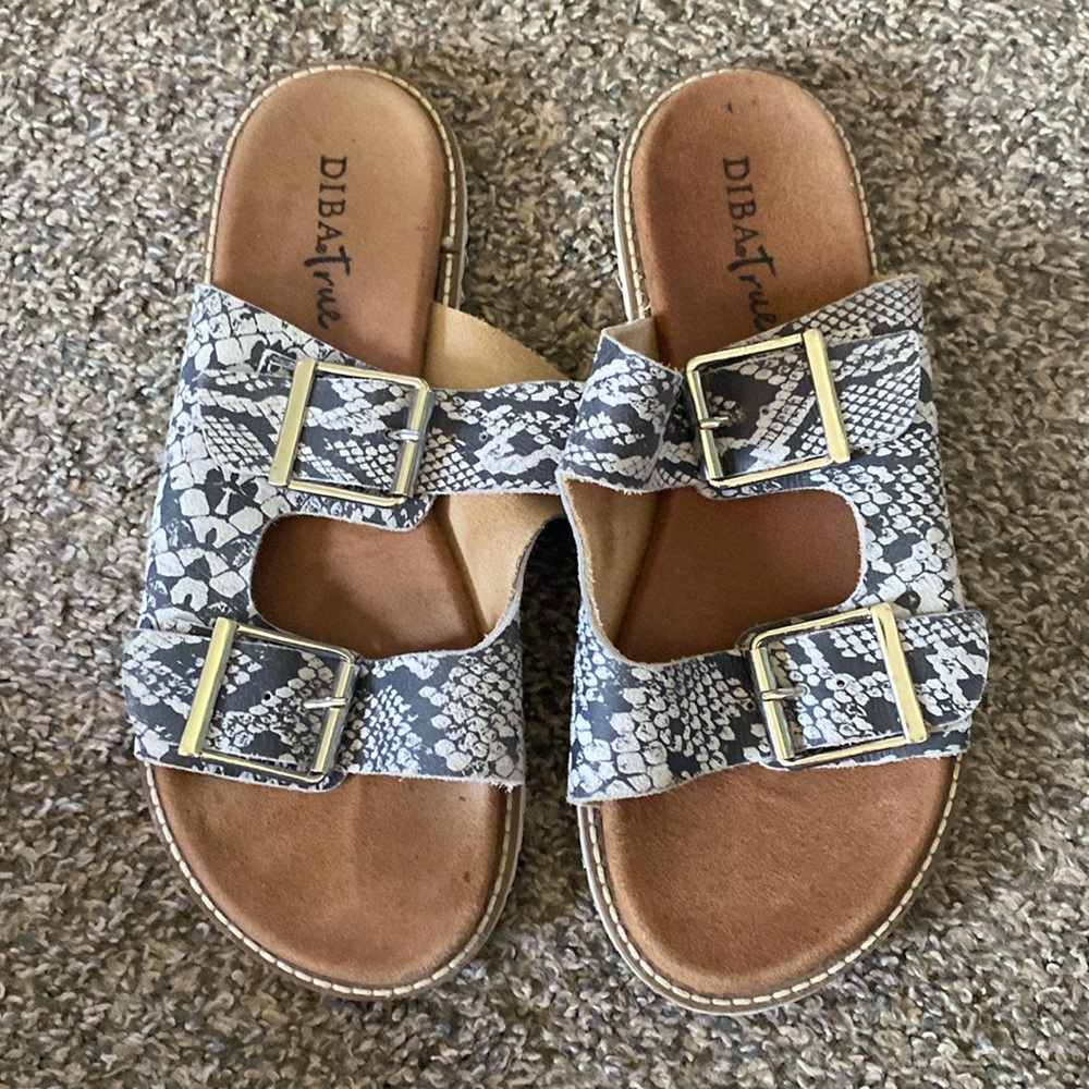 Women’s 8 DIBA true adjustable slip on Sandals rattleskin design on straps